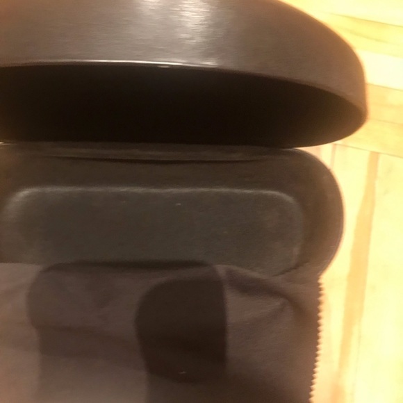 Michael kors sunglasses case​​​​​​​​ - Picture 4 of 5